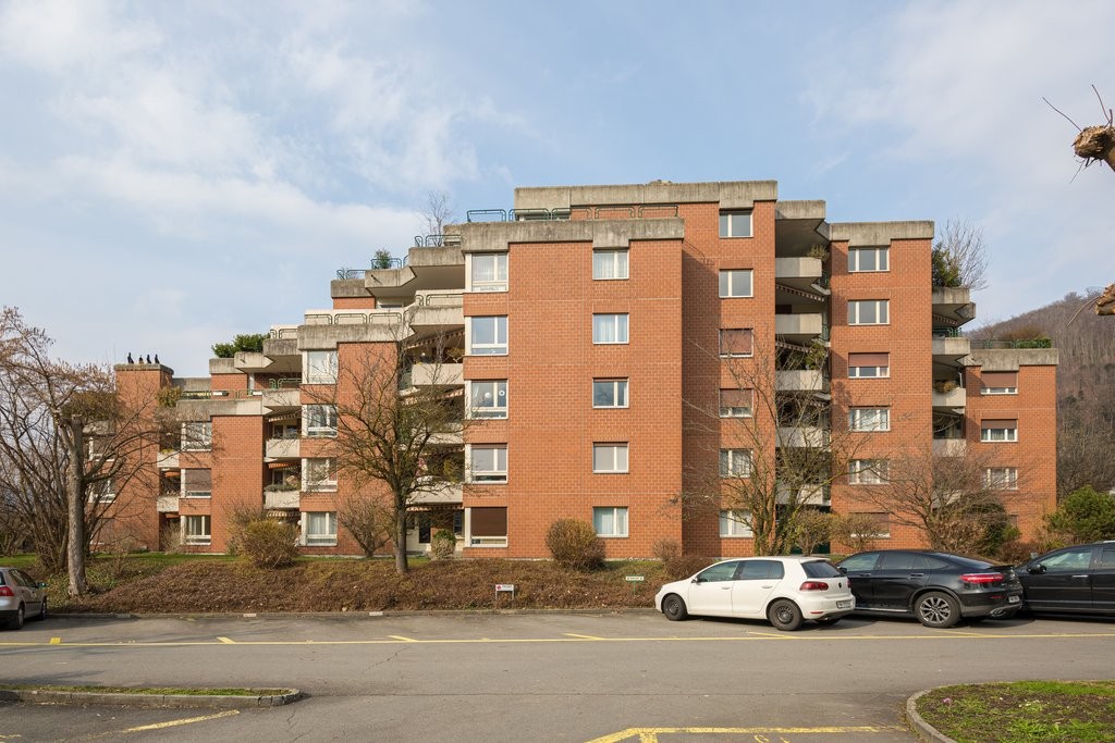 Vous cherchez une place de parc pour votre voiture ? À la Schützenmatte B10-12 à Stansstad, nous louons sur rendez-vous : 
  
Place de stationnement pour CHF 150.-/mtl. (excl. TVA) 
  
N'hésitez pas et prenez rendez-vous avec nous dès aujourd'hui.