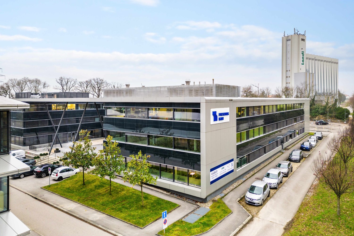 324m² office