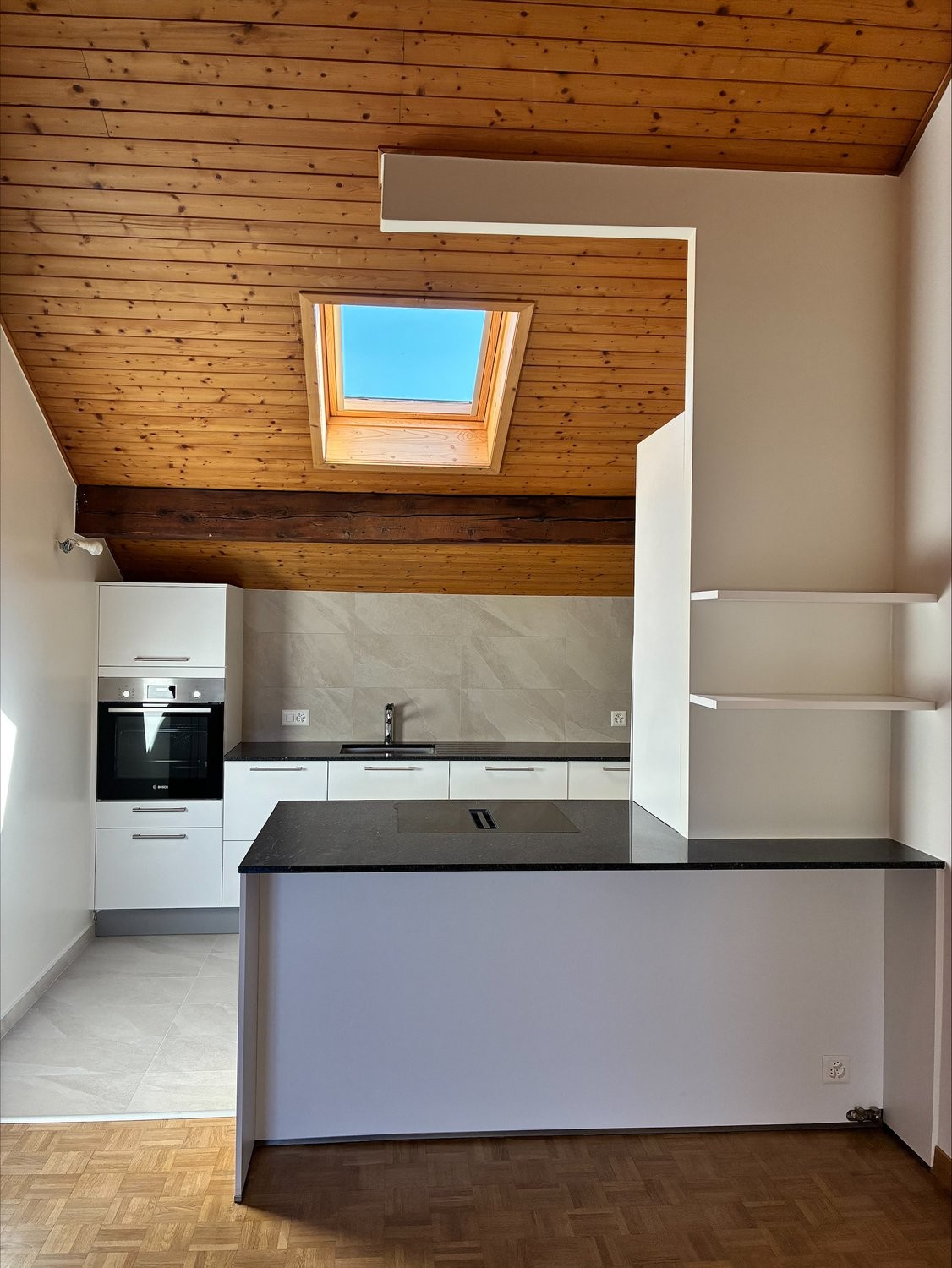 5 rooms apartment