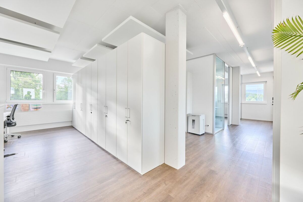 374m² office