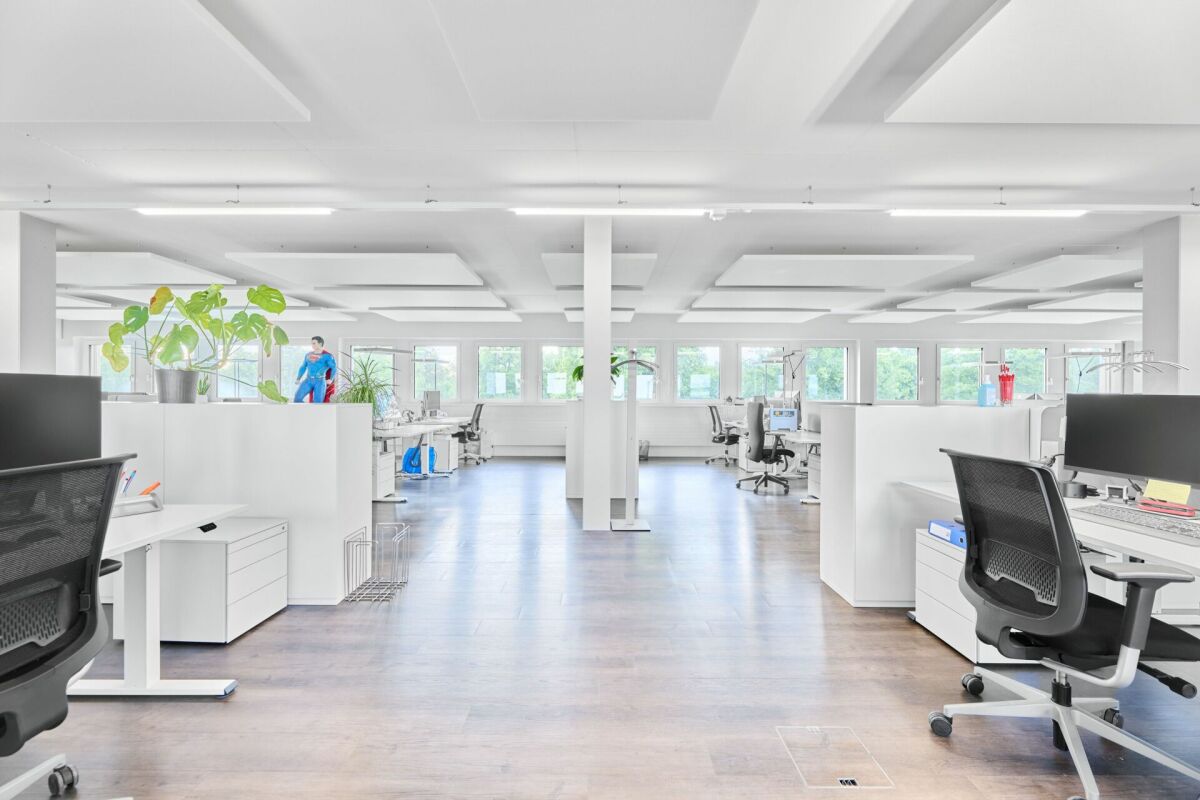 374m² office