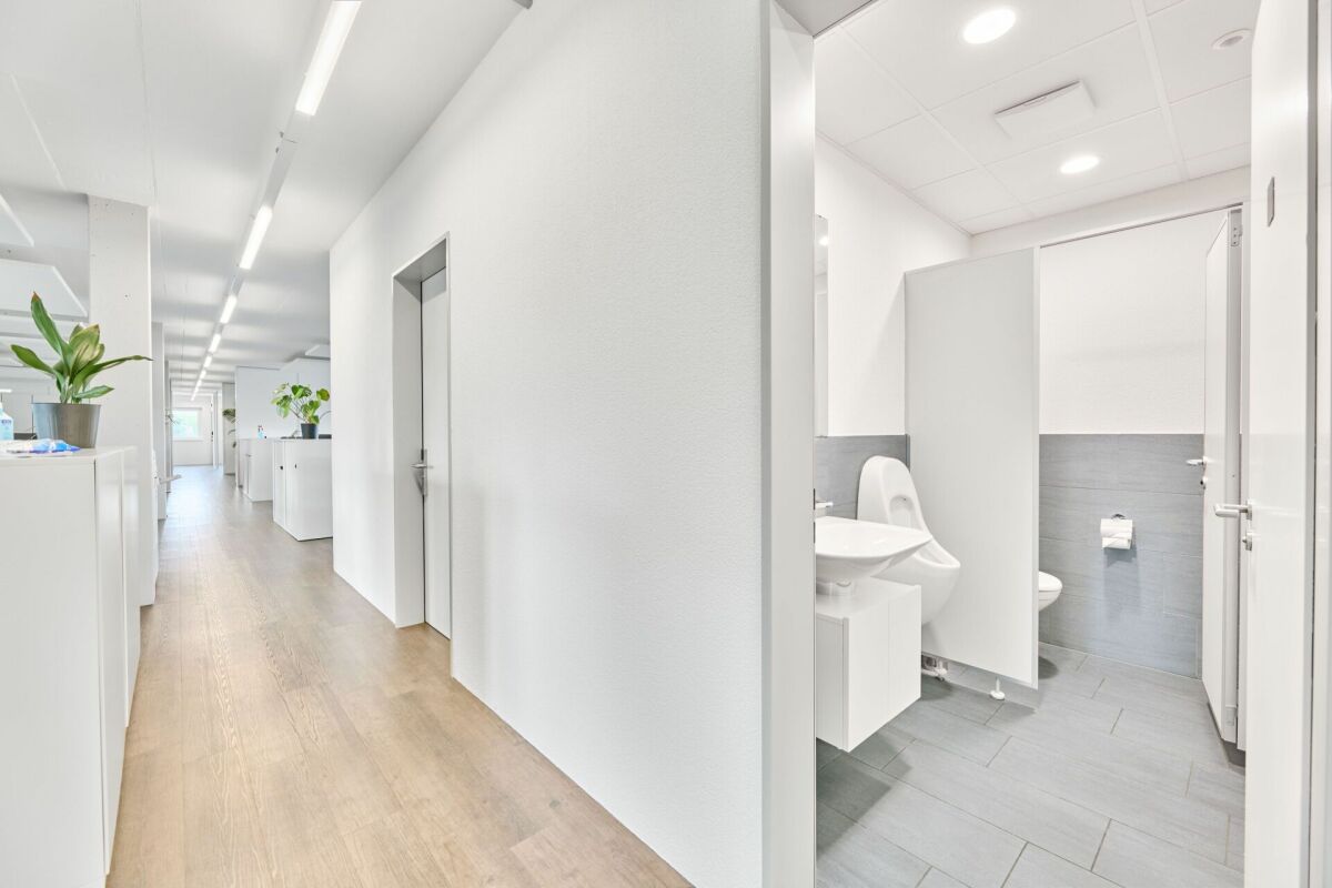 374m² office