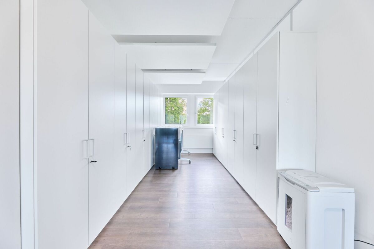374m² office