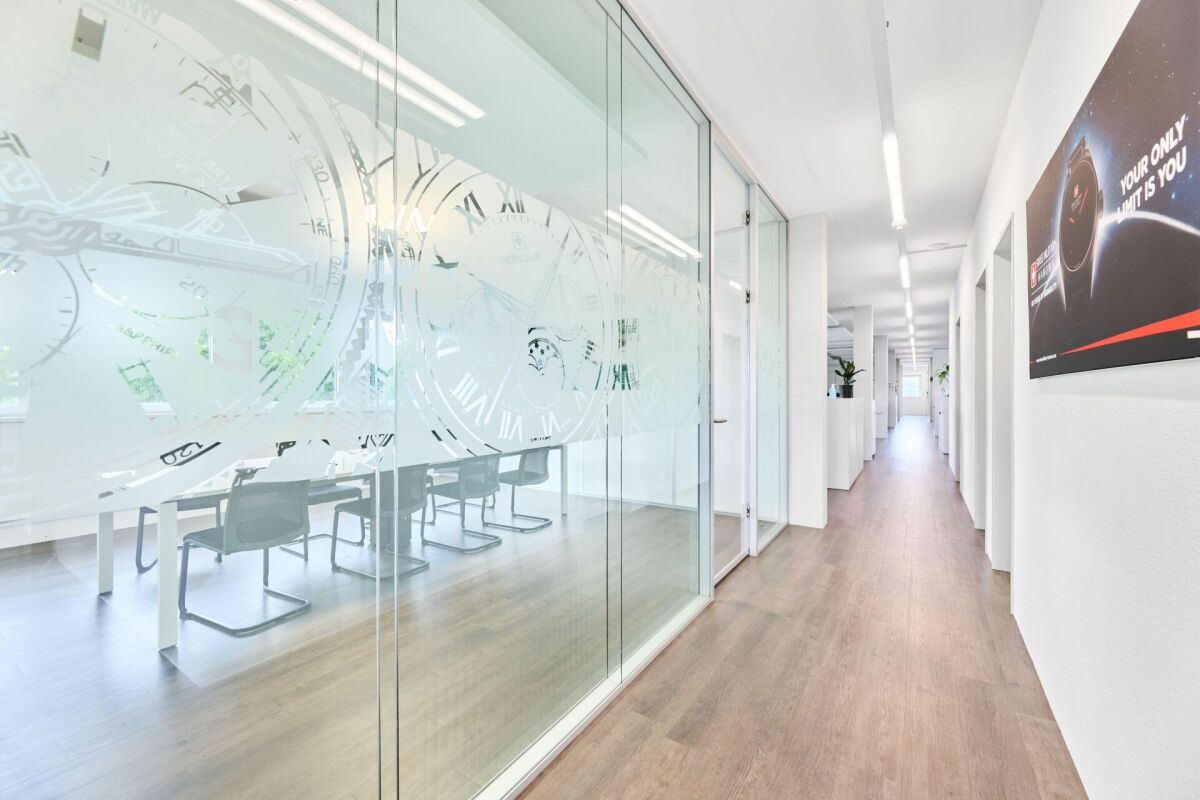374m² office