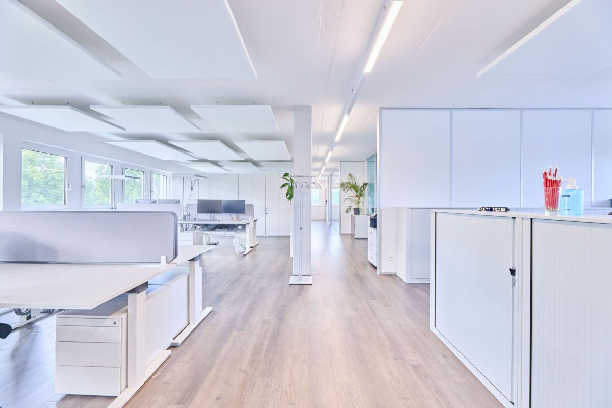 374m² office