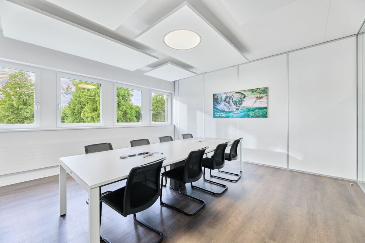 374m² office
