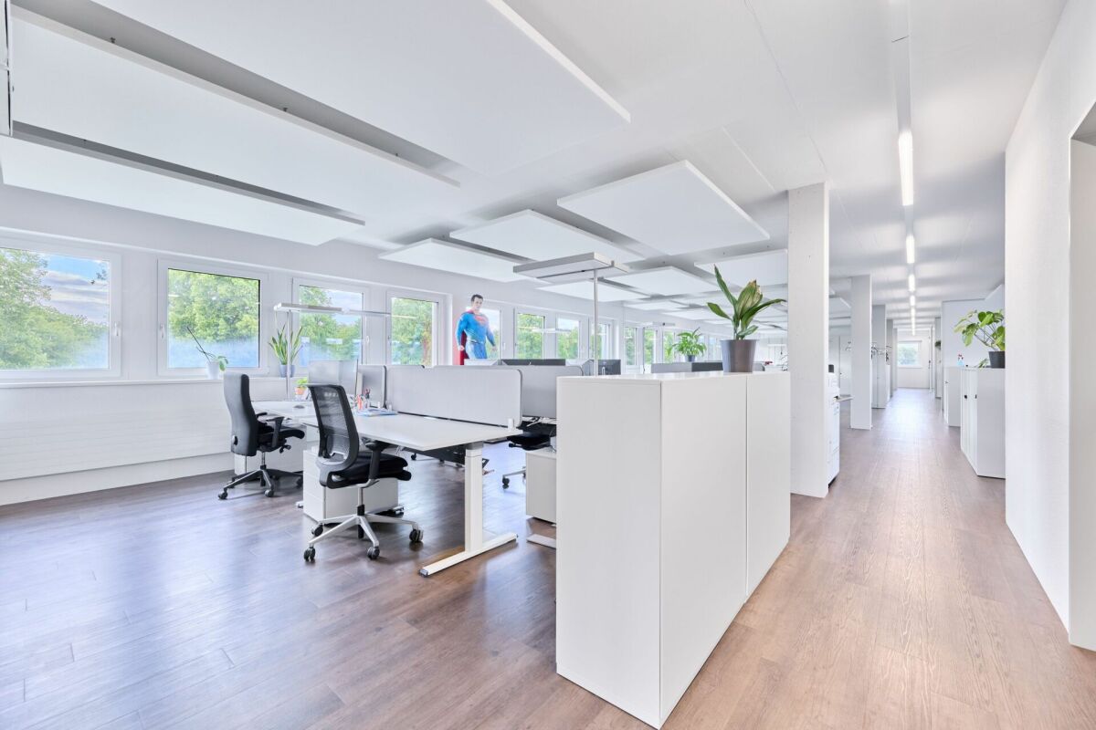 374m² office