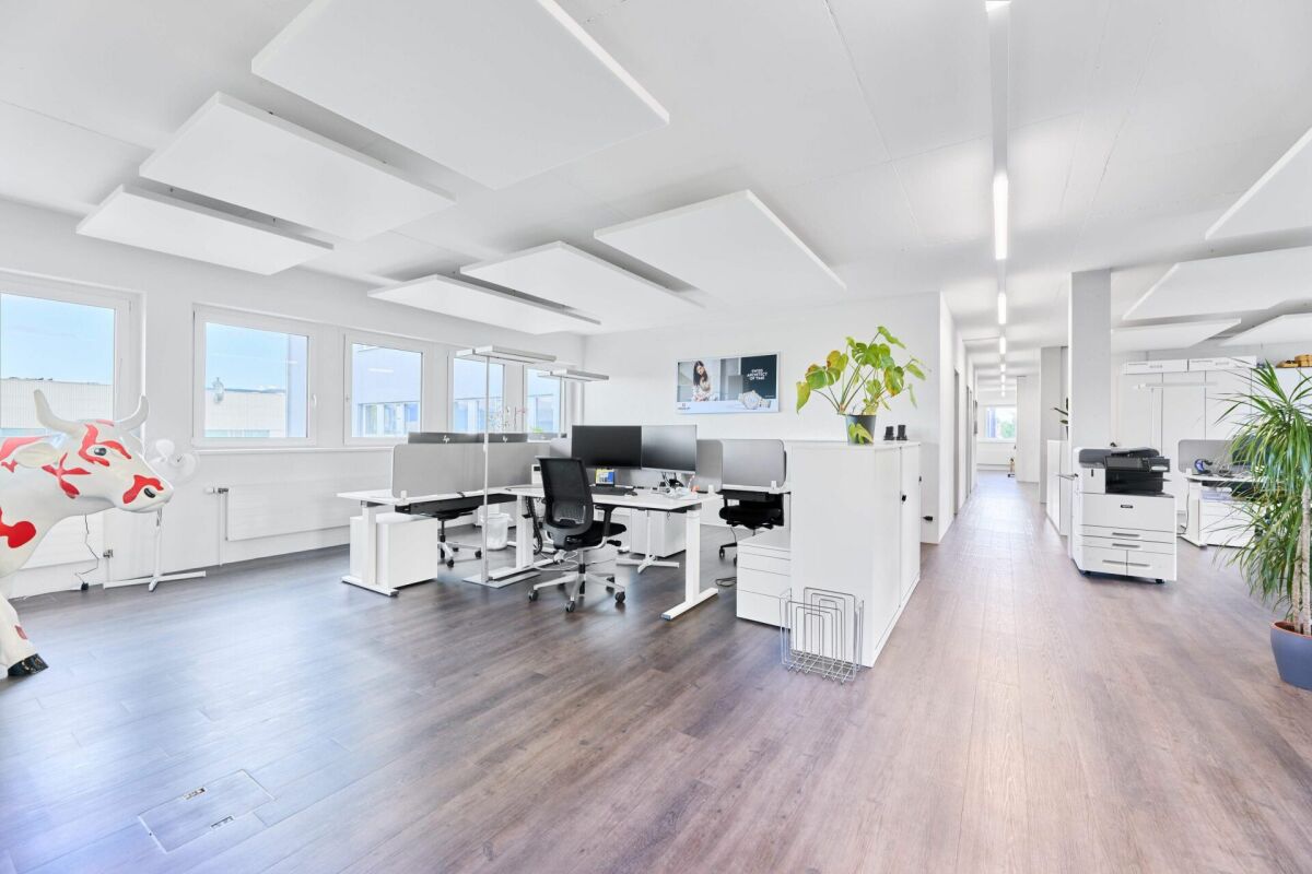 374m² office