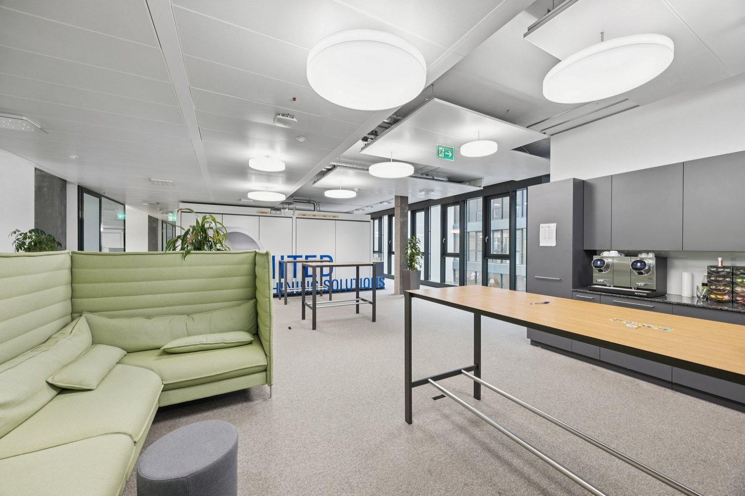 1048m² office, Foto 1 von 5