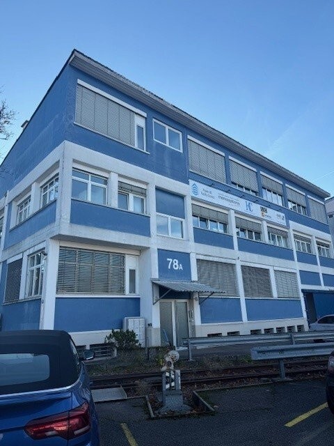 93m² office