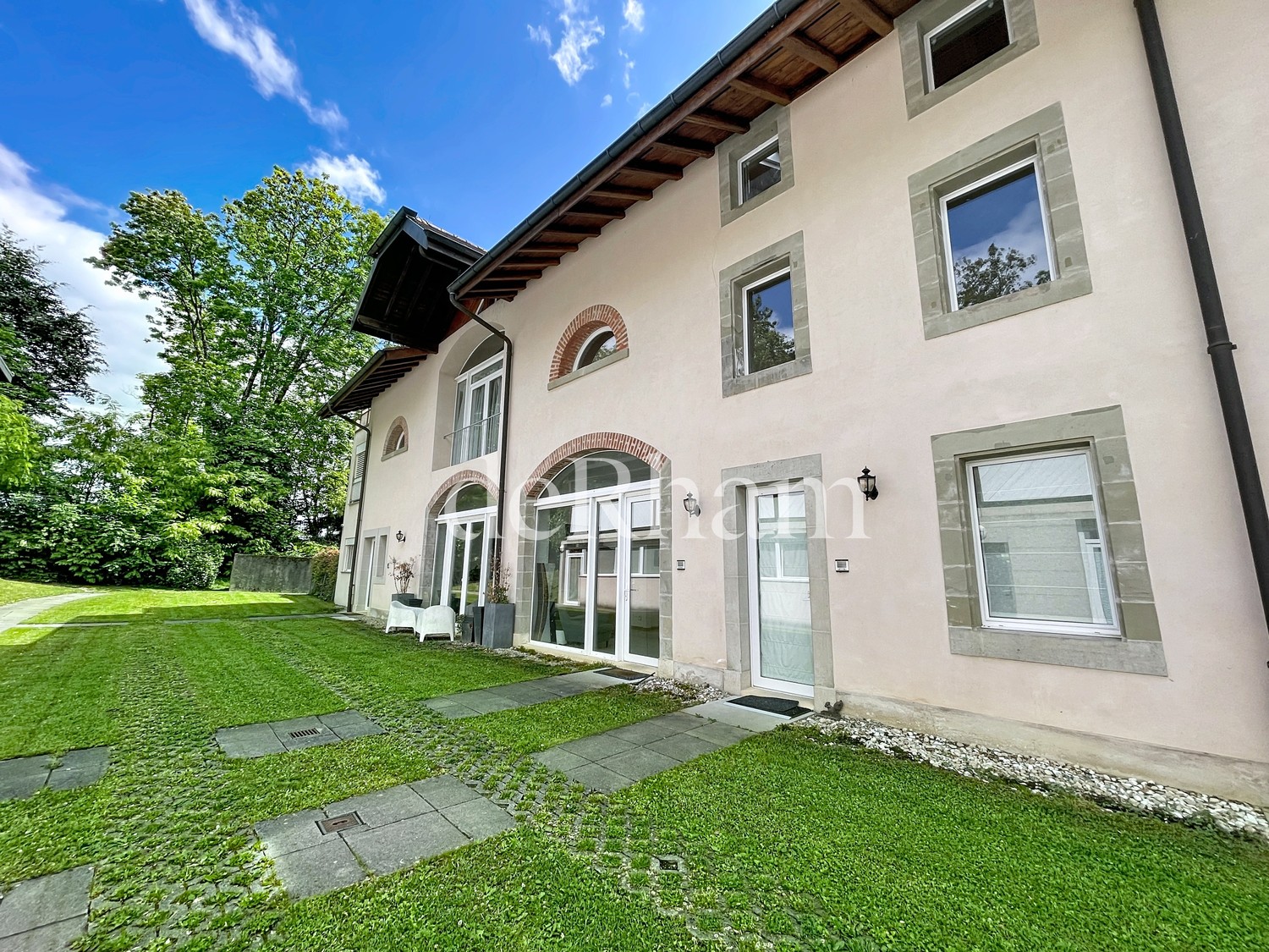 8 ½ rooms apartment