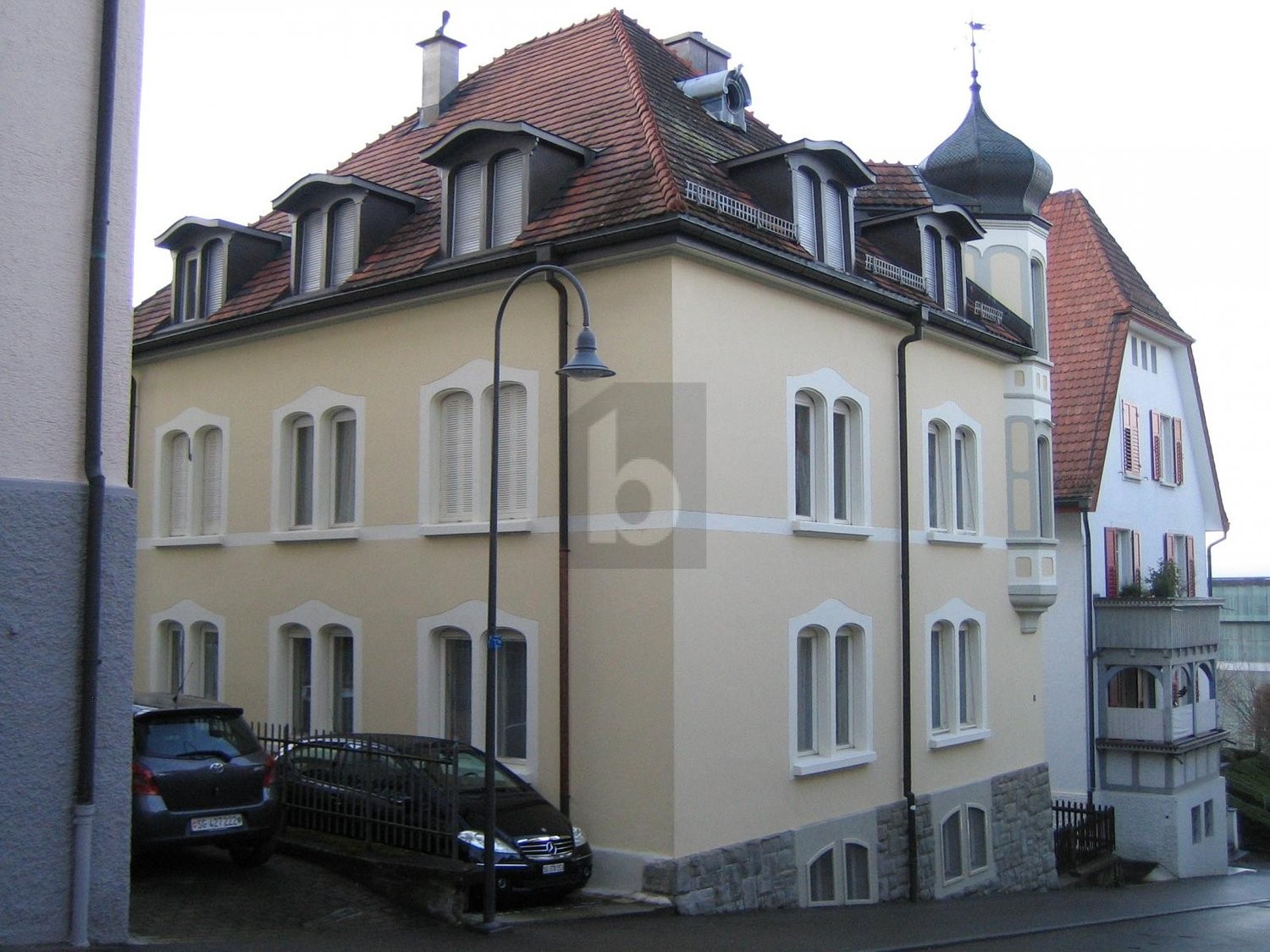 maison multifamiliale de 12 pièces