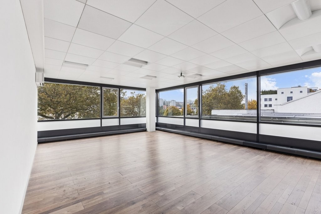 66m² office