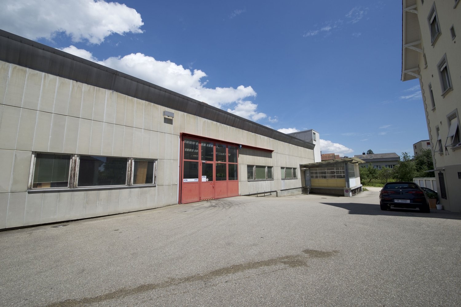 2000m² office