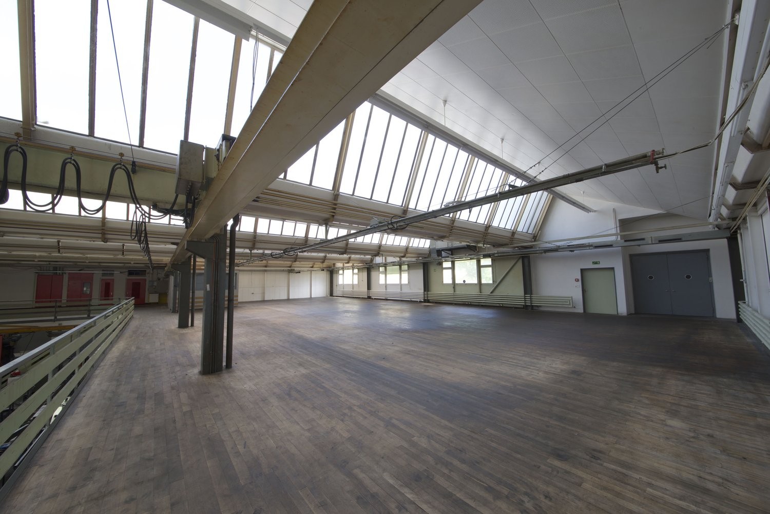 2000m² office