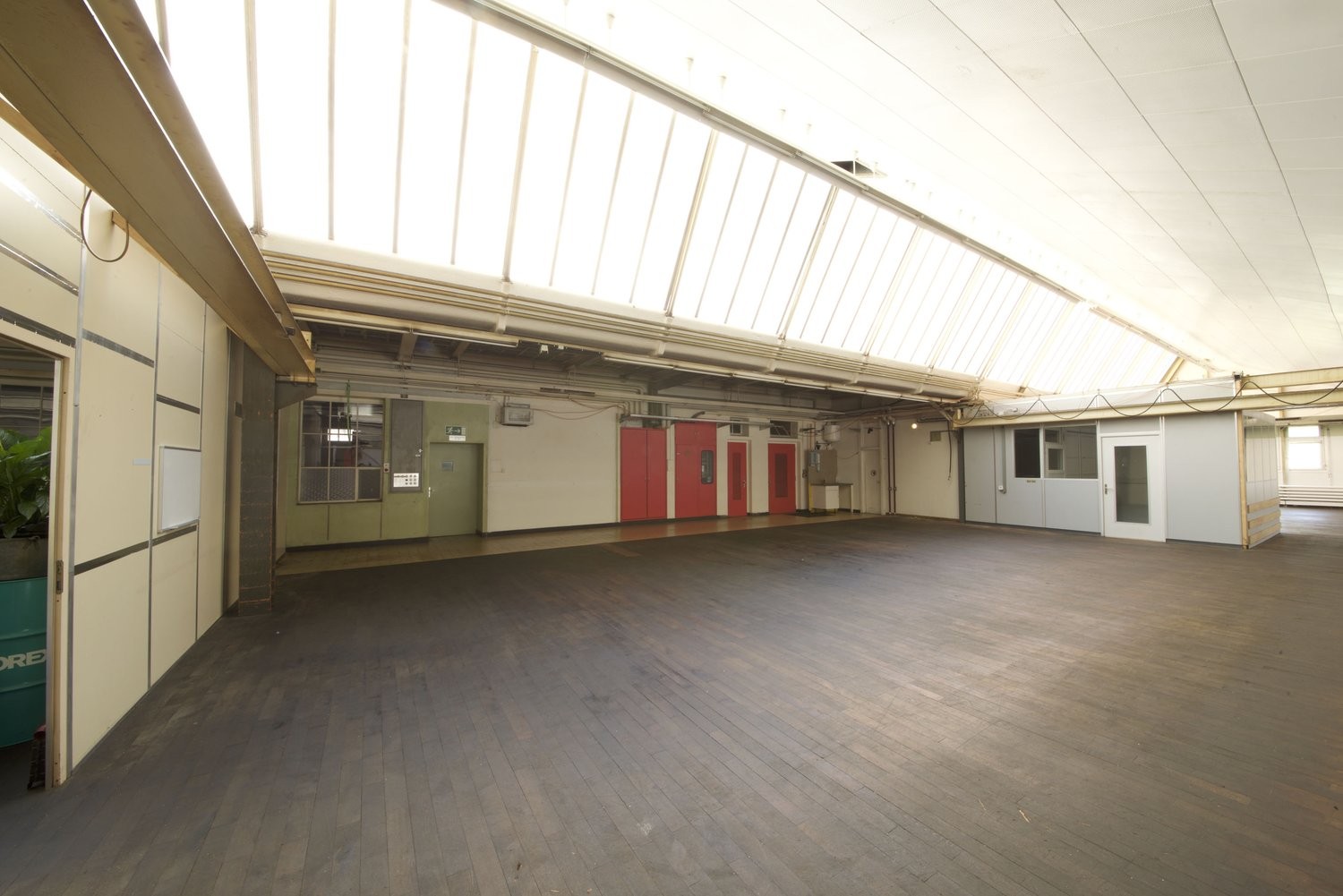 2000m² office