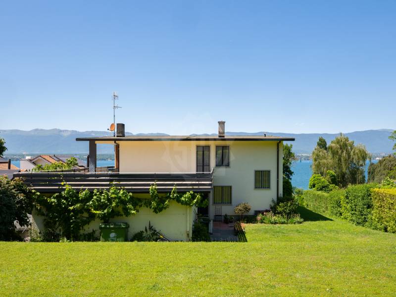 9-Zimmer-Einfamilienhaus