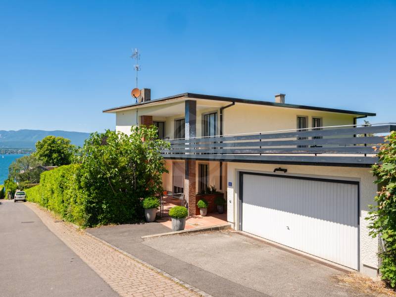 9-Zimmer-Einfamilienhaus