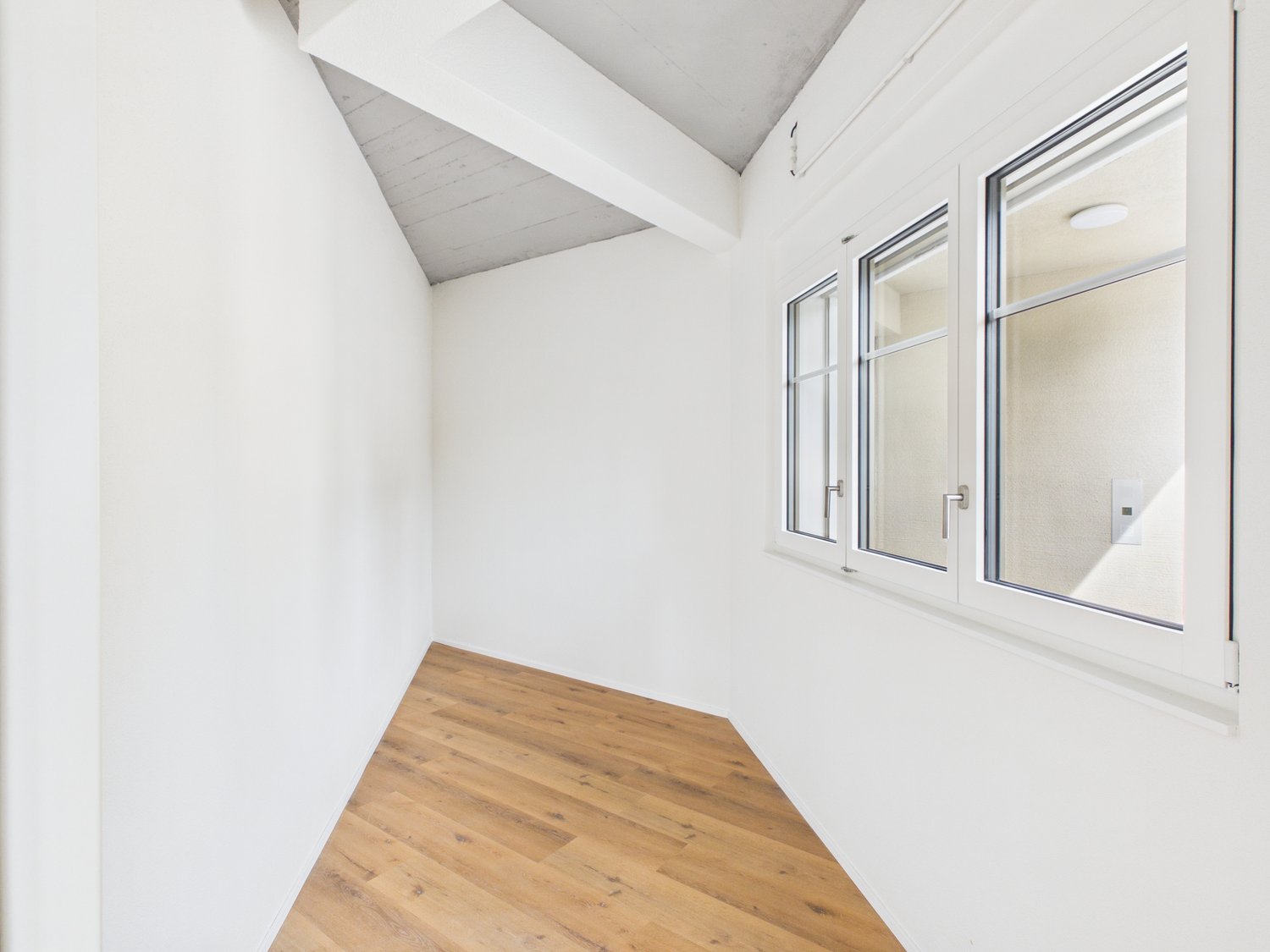 104m² office