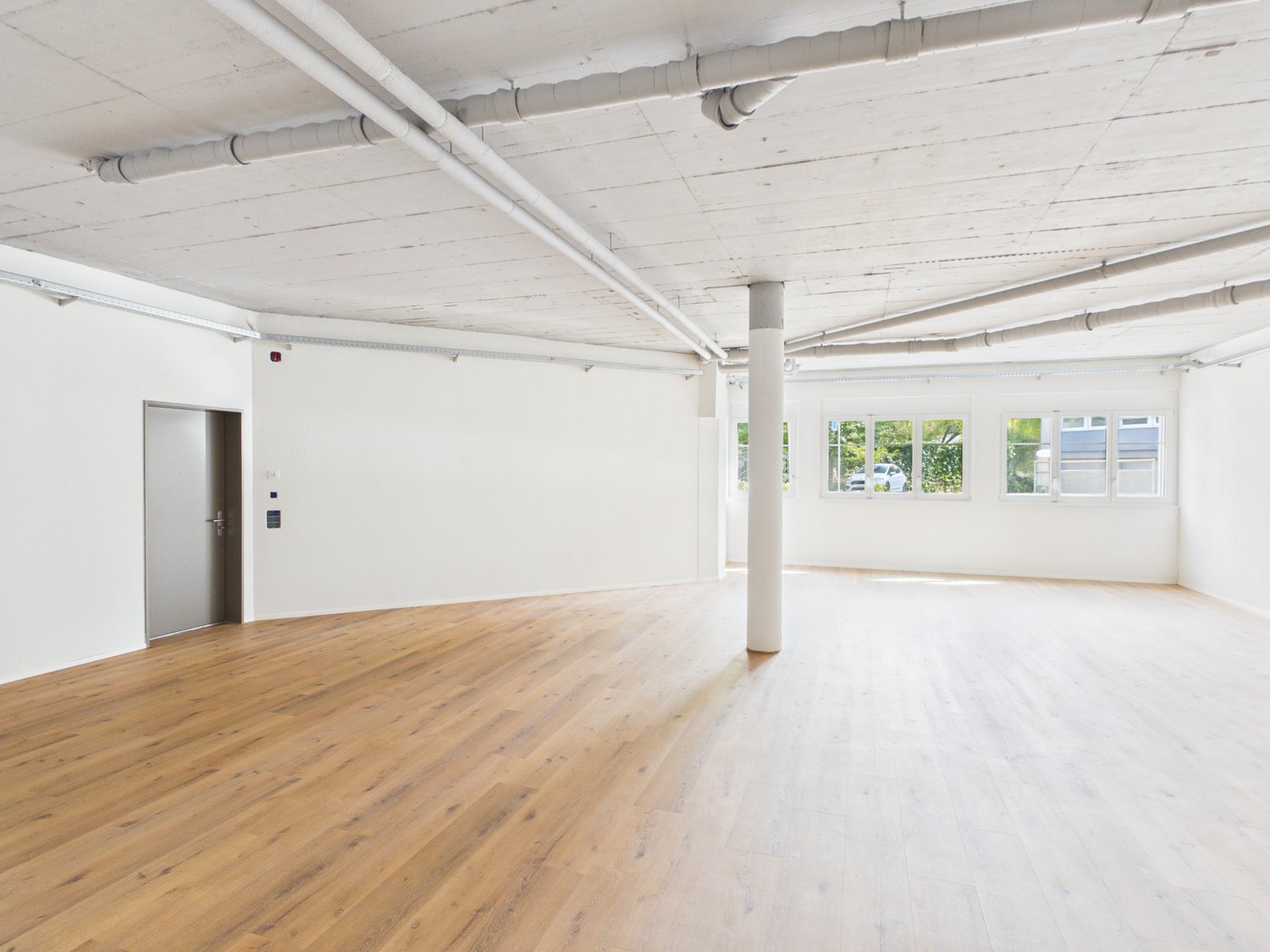 104m² office