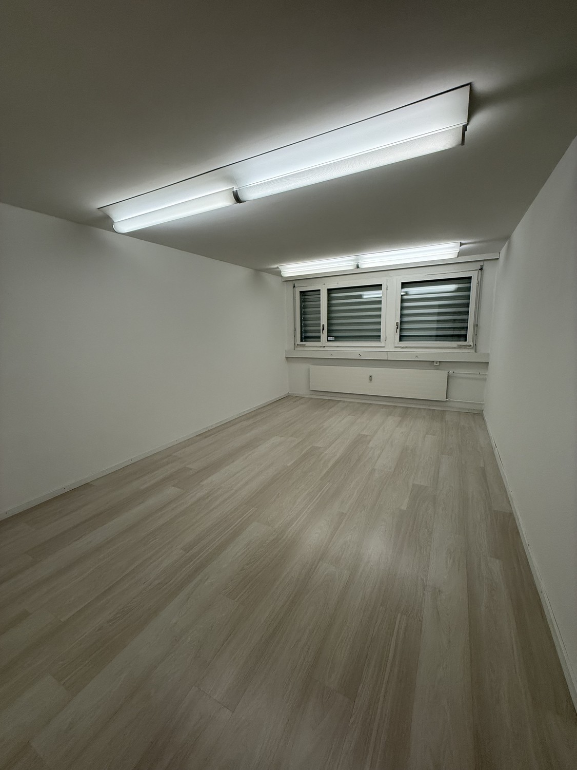 128m² commercial