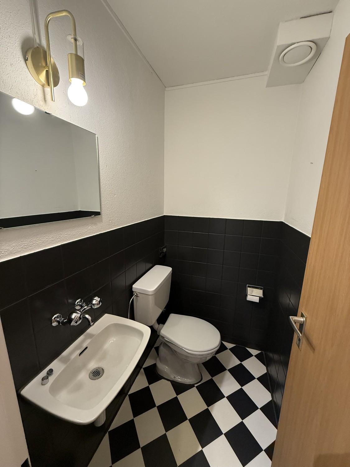 128m² commercial