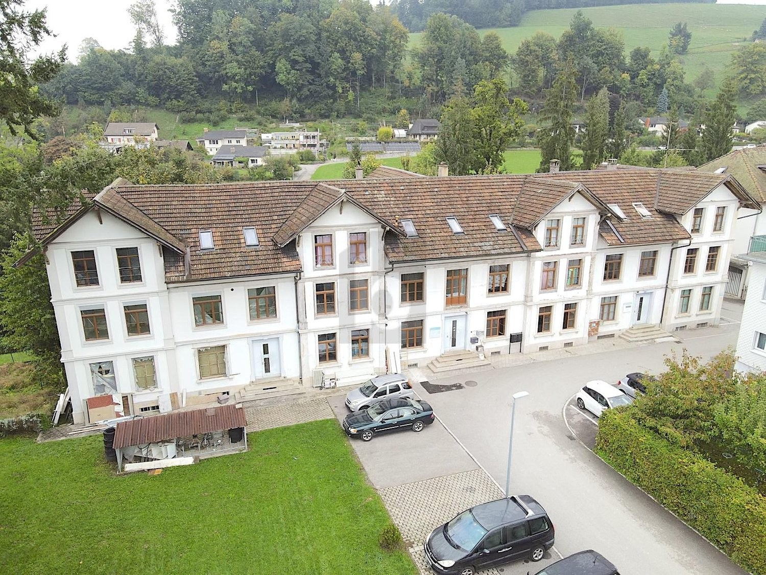 1231m² living / commercial building