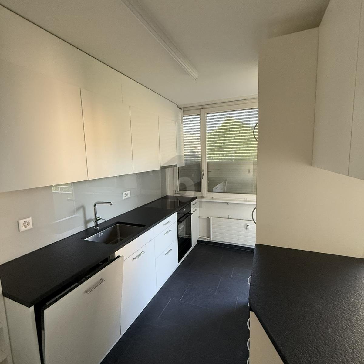 5 rooms apartment