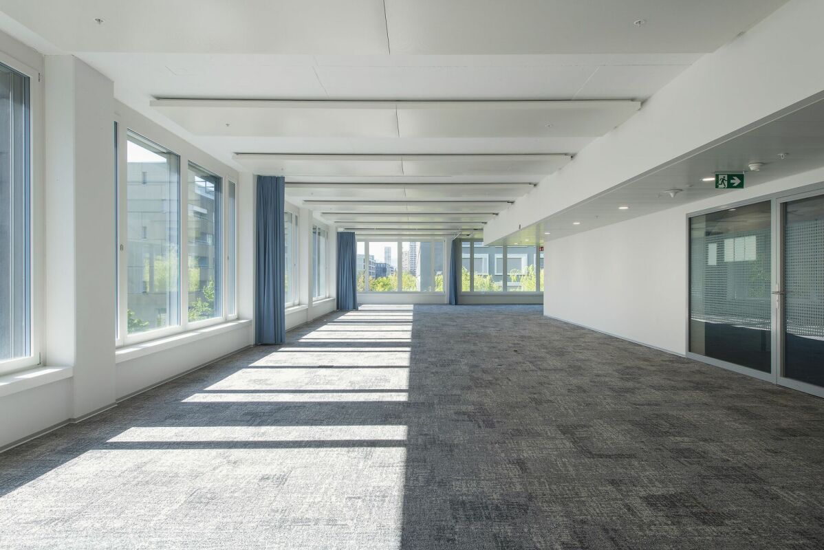3817m² bureau, photo 3 sur 9
