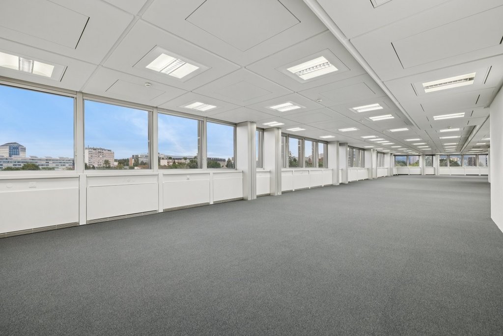 417m² office