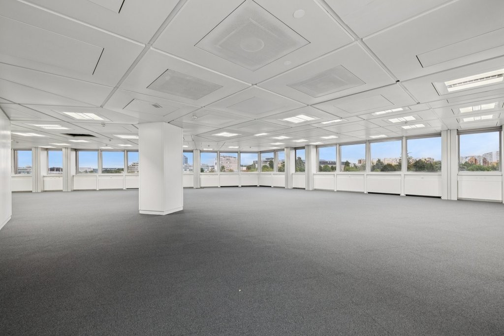 417m² office