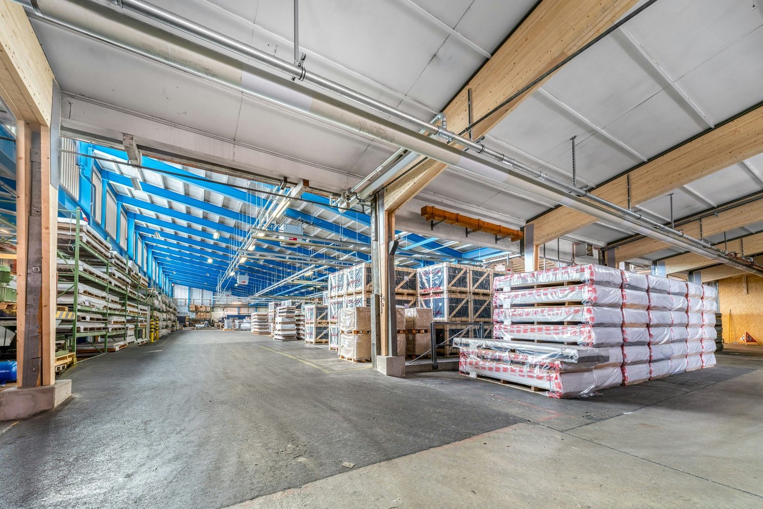 7530m² storage room