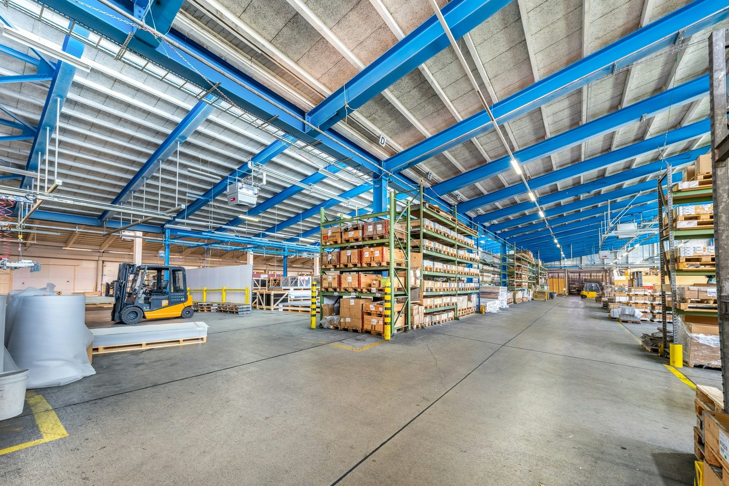 7530m² storage room