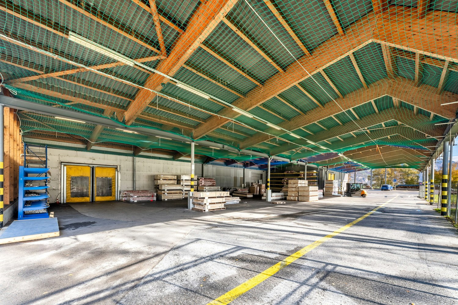 7530m² storage room
