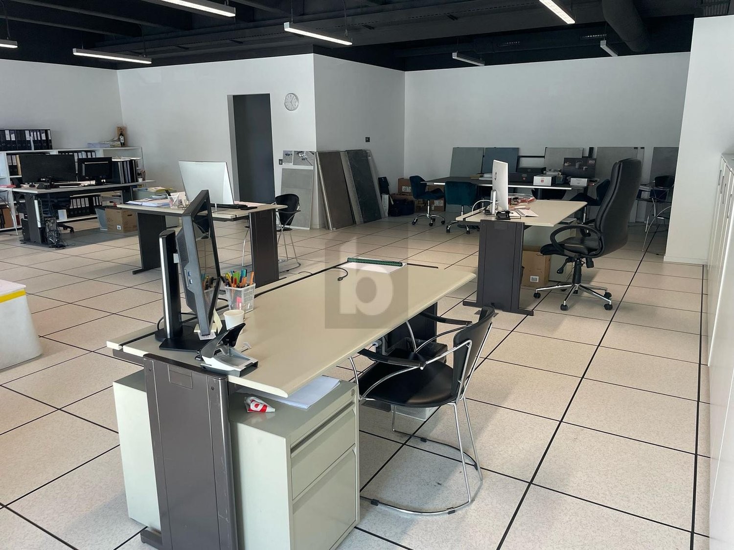 150m² office