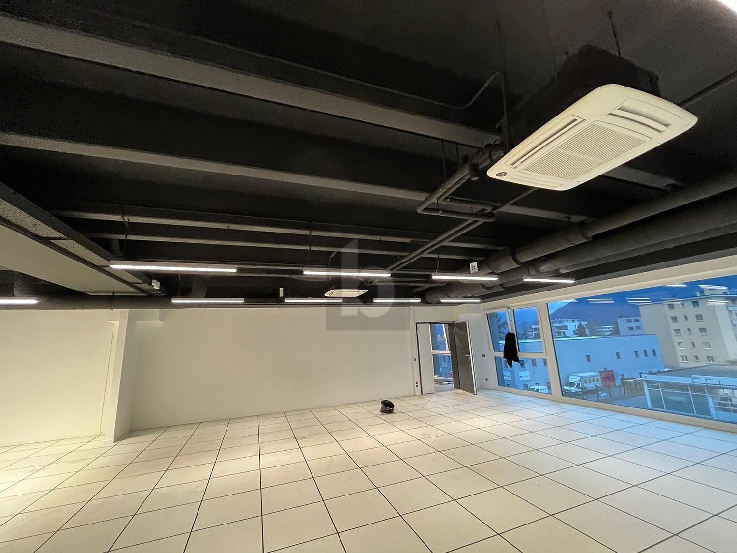 150m² office