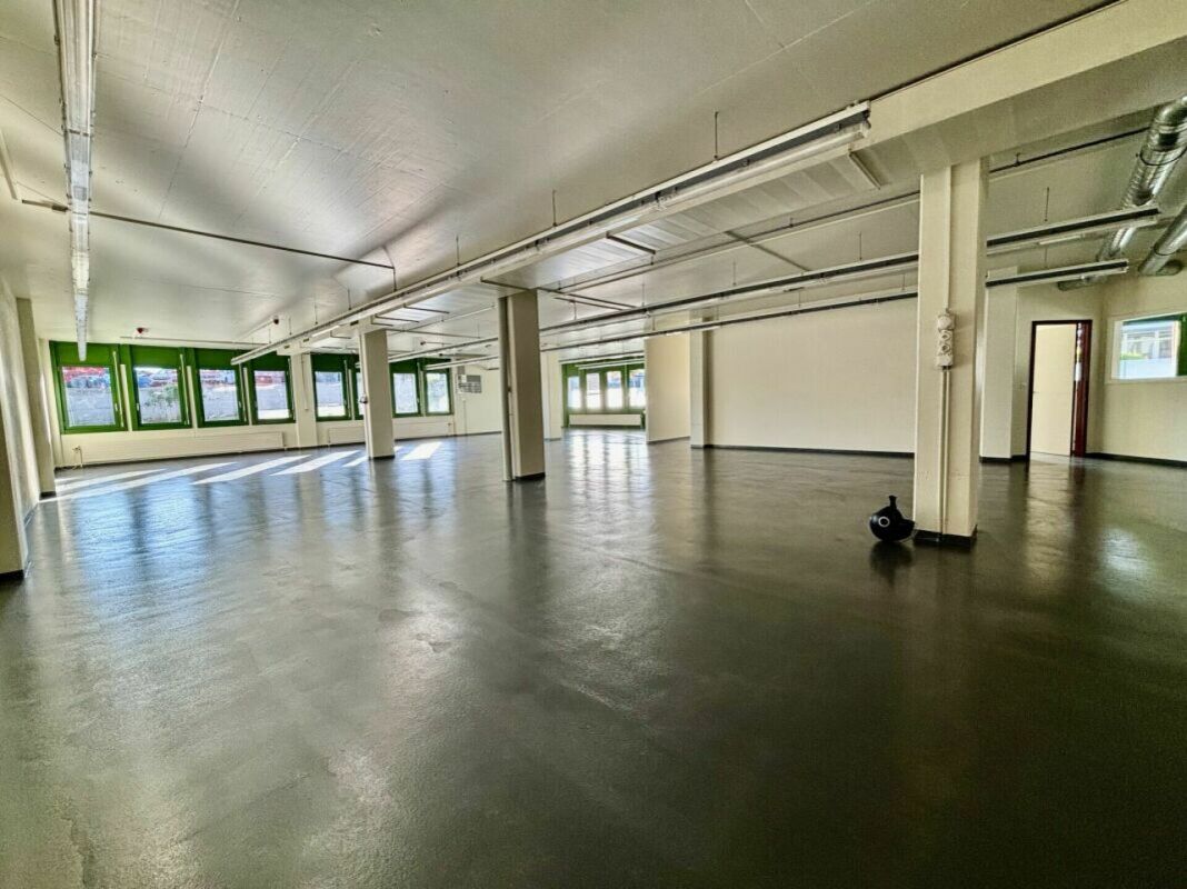 340m² office