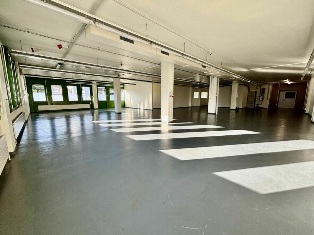 340m² office