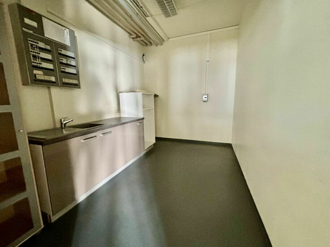 340m² office