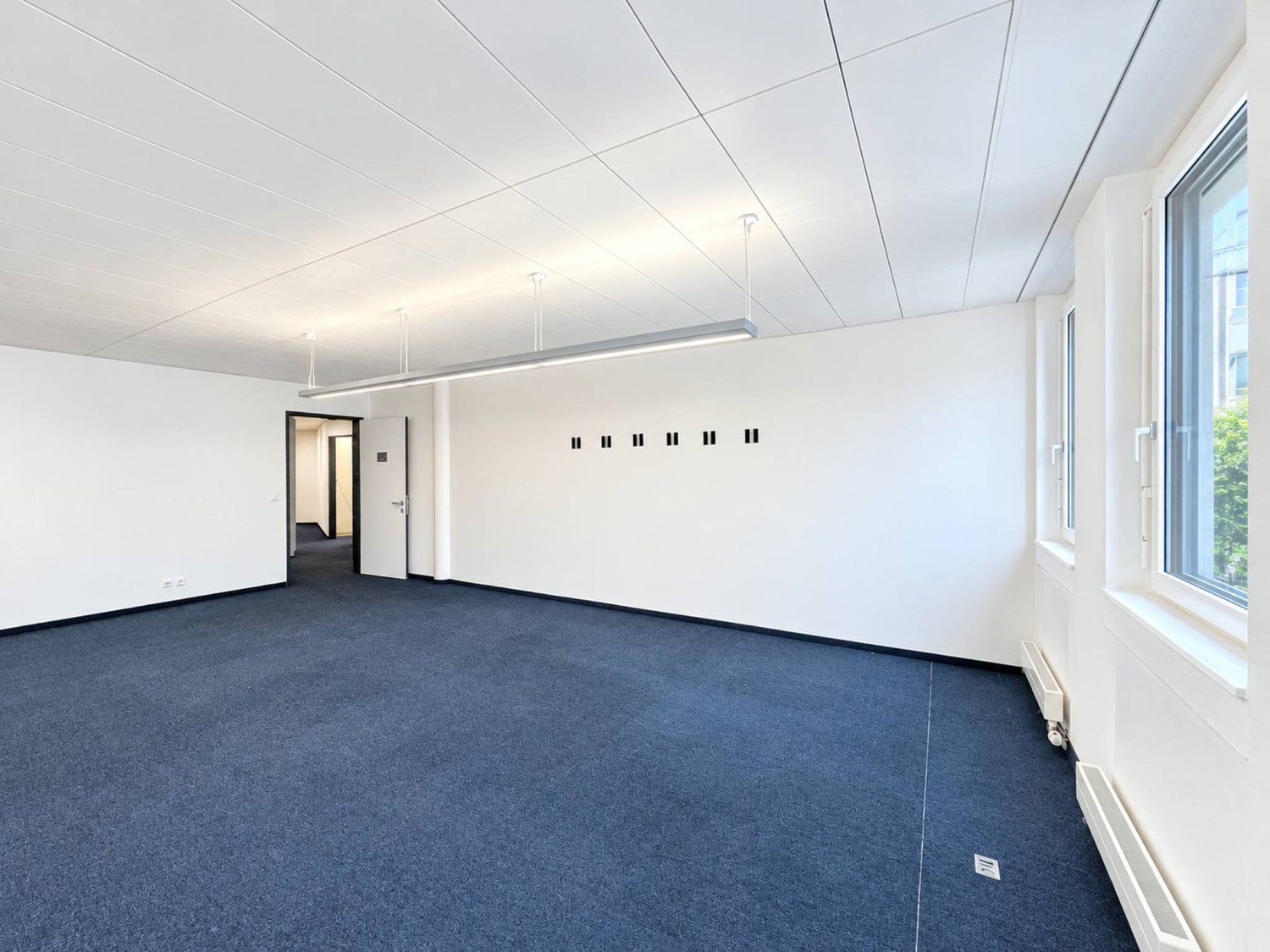 470m² office