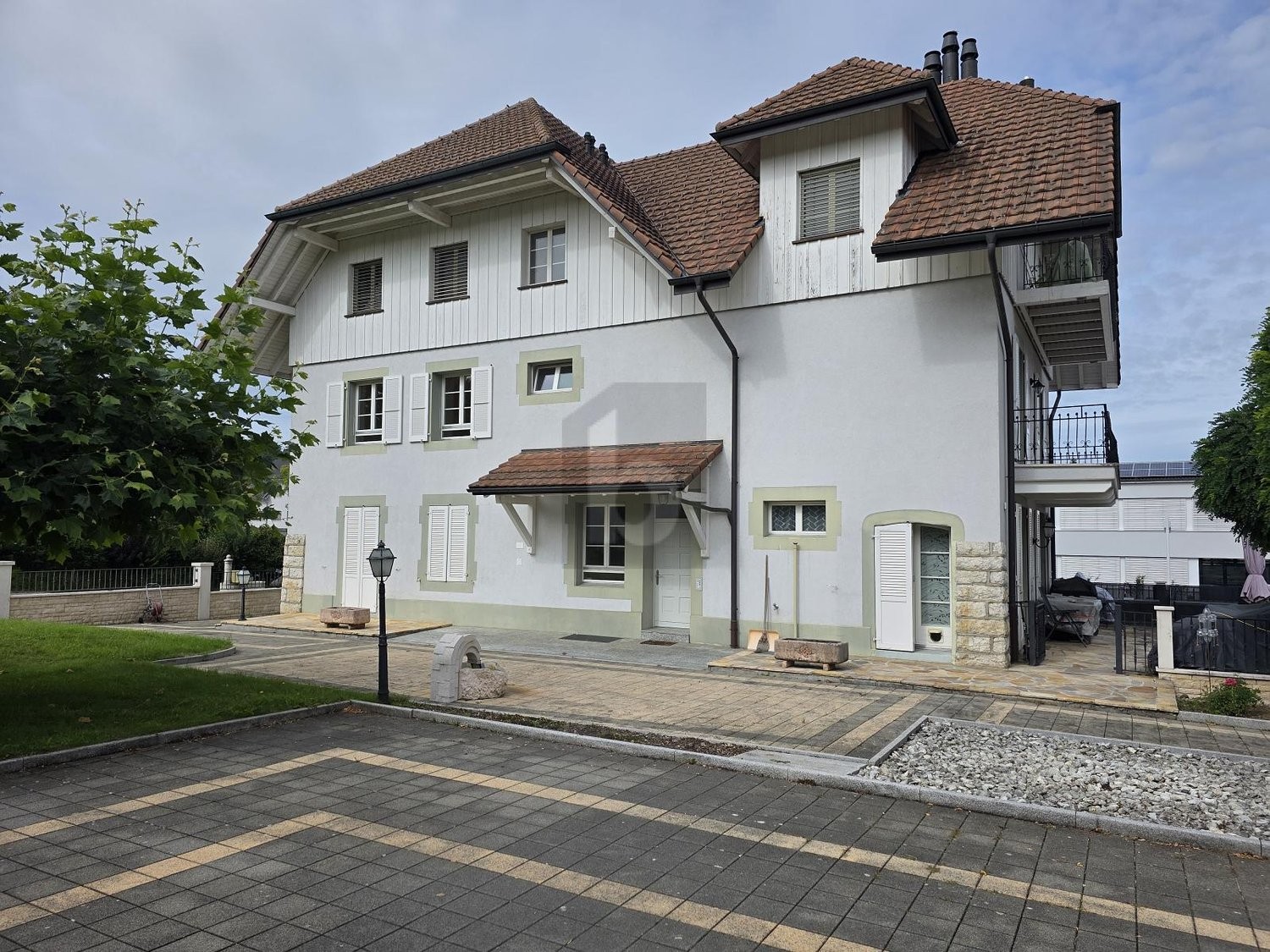 13 ½ rooms multi family house