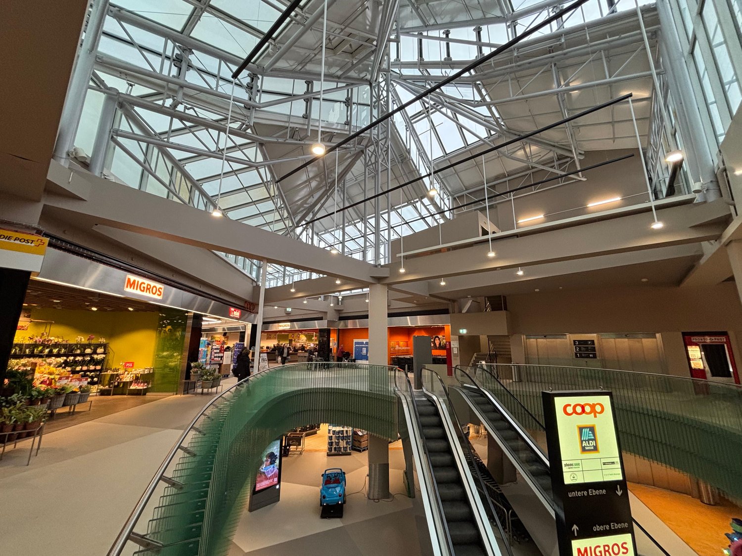 88m² shop