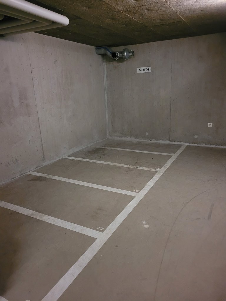Überdachter Veloparkplatz
