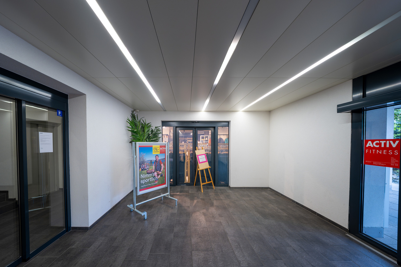 637m² office