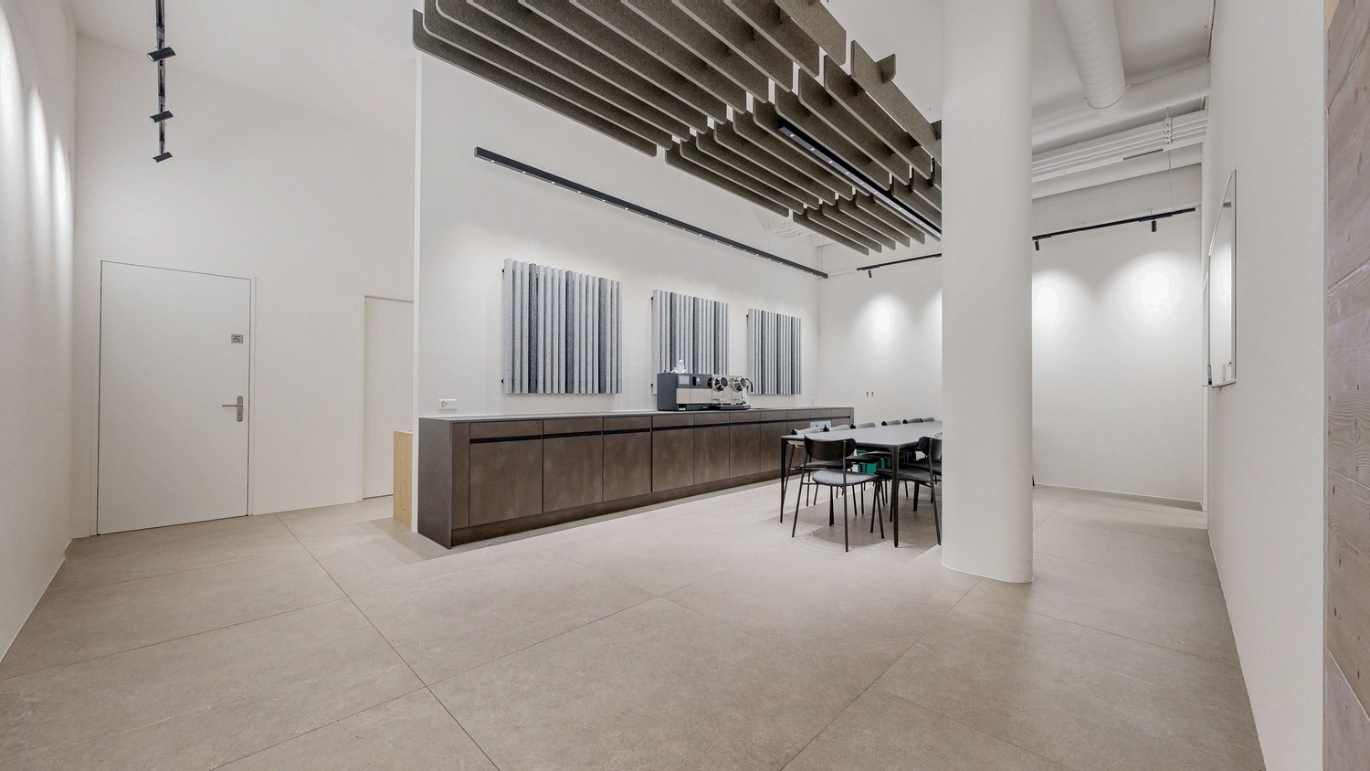 345m² office