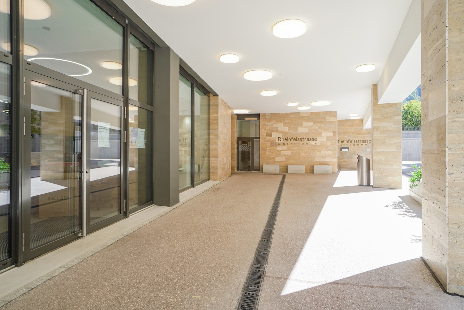 345m² office