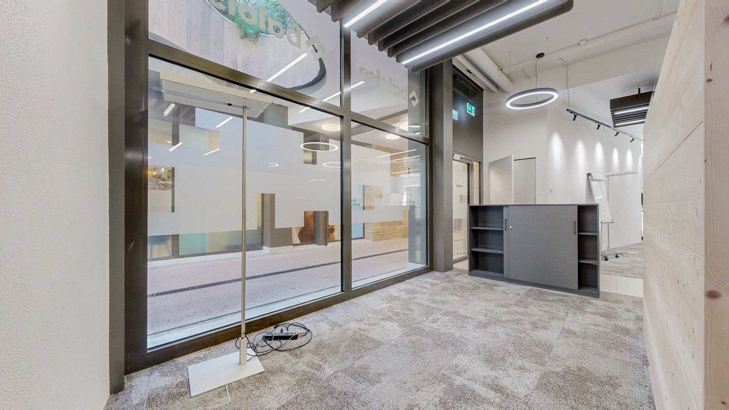 345m² office