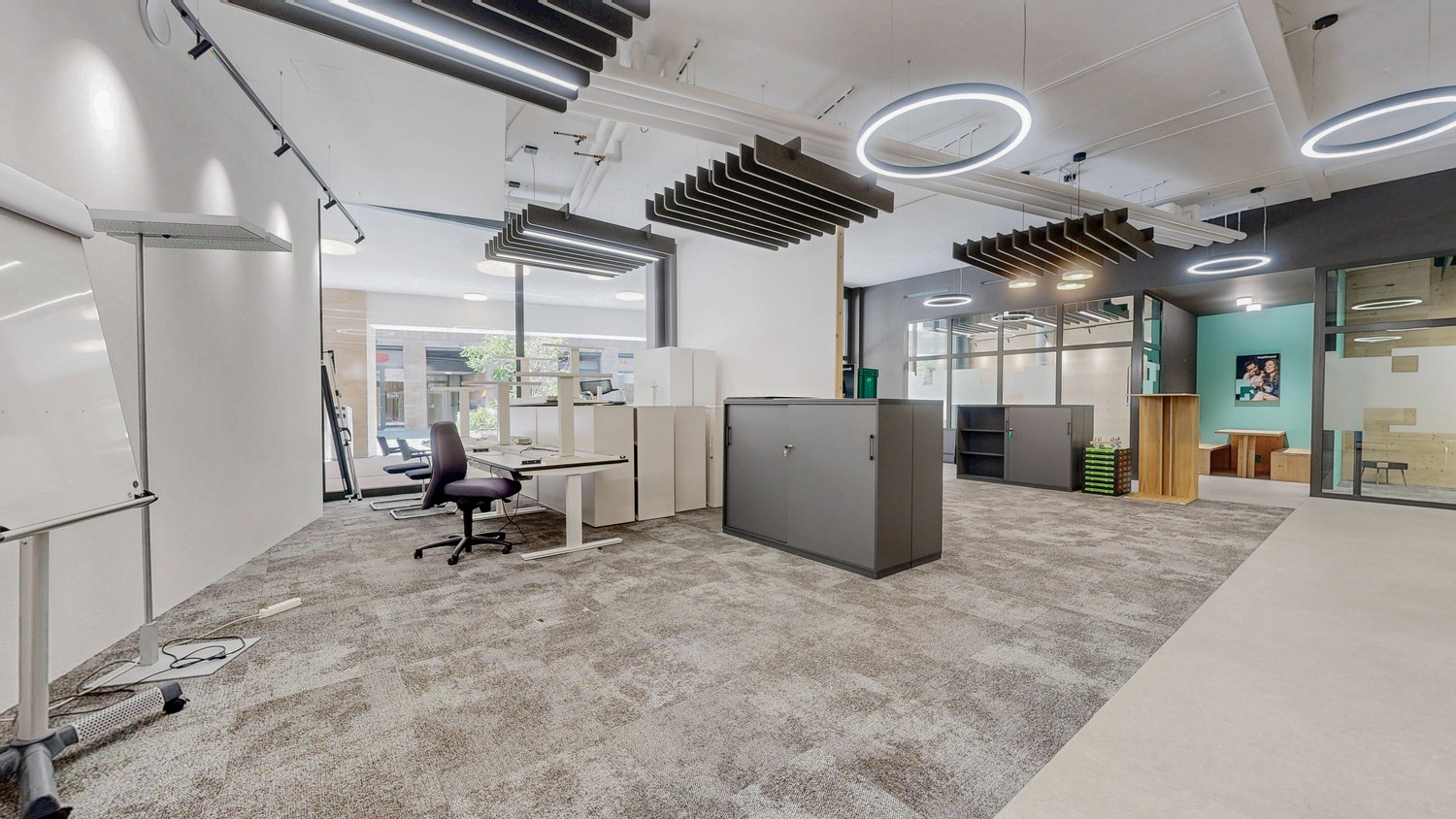 345m² office