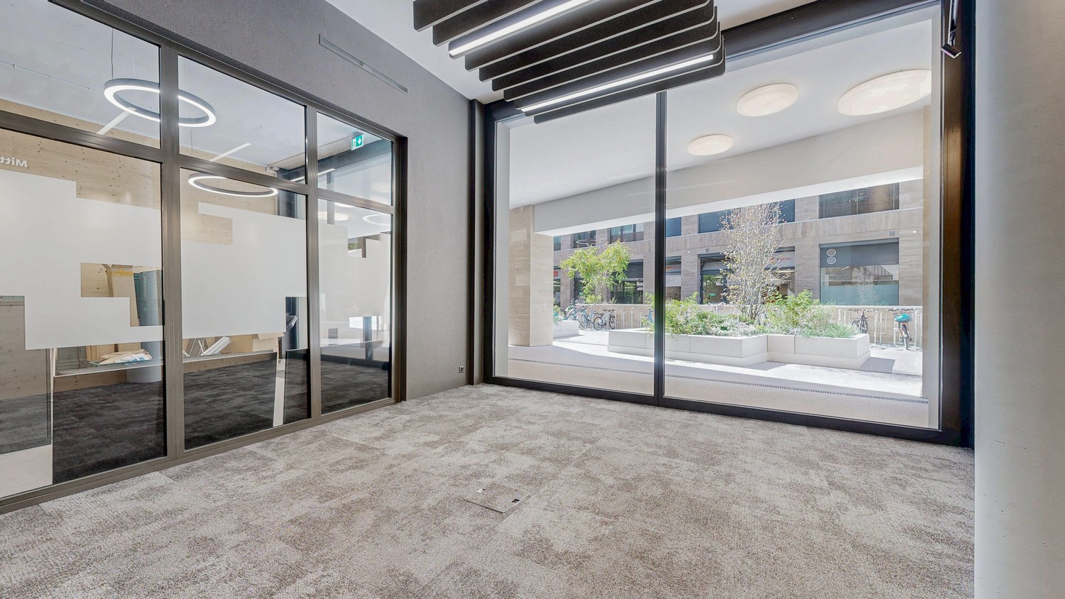 345m² office