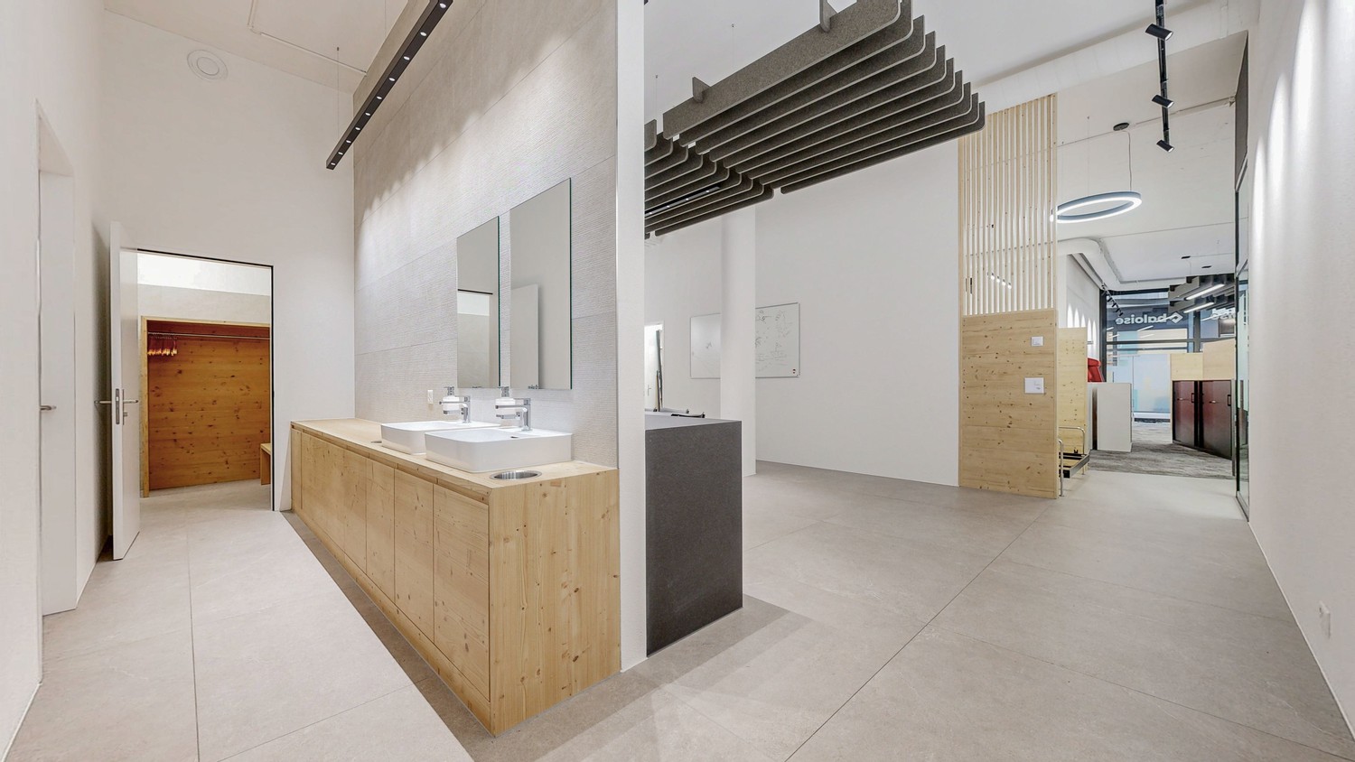 345m² office